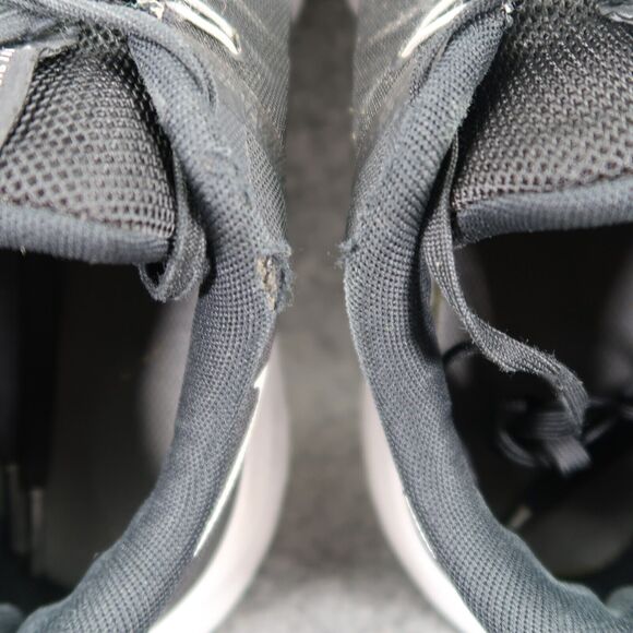 Nike Shoes Womens 9.5 Athletic Sneaker Quest 4 Running Trainer Black White Sport - Picture 8 of 16